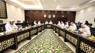 جانب من اجتماع بلدية الشارقة