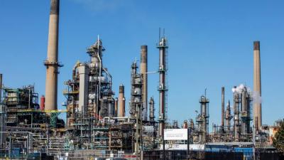 البترول الوطنية الكويتية تسيطر على حريق محدود في مصفاة ميناء عبدالله