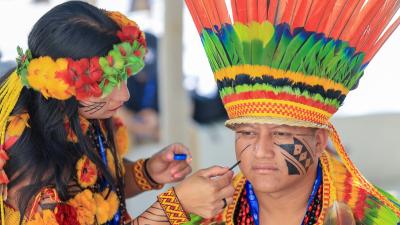 وجوه في كوب