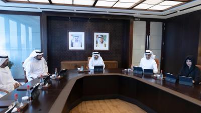 حمدان بن محمد يعتمد «منظومة حماية الطفل» و«سوبر بلوك» لتخصيص أحياء خالية من المركبات في دبي