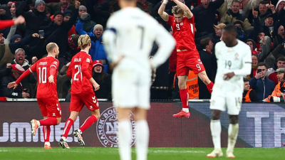 هويلند يحتفل تحت أنظار رونالدو