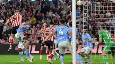 رأسية بالارد تهدي سندرلاند الصعود