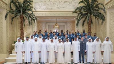 حمدان بن زايد يستقبل فريق الظفرة ويهنئهم بالصعود إلى دوري أدنوك للمحترفين