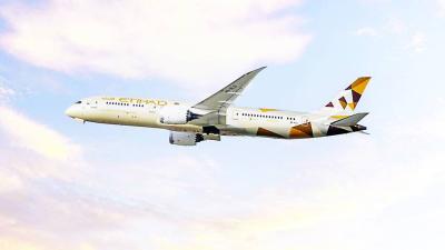 'الاتحاد للطيران' تنقل 8.4 مليون مسافر في 5 أشهر بنمو 16.6%