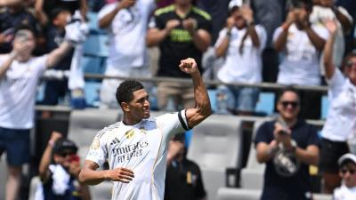 بيلينغهام يحتفل بهدفه