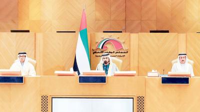محمد بن راشد خلال افتتاحه دور انعقاد المجلس بحضور منصور بن زايد وصقر غباش