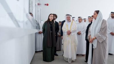 سلطان يفتتح المبنى بحضور حور بنت سلطان ونوار بنت أحمد وزكي نسيبة