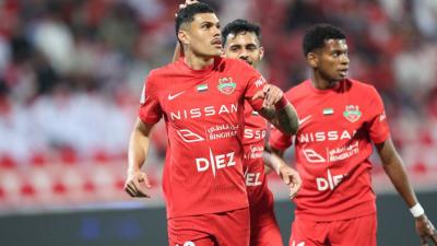 مباراة شباب الأهلي مع دبا (( محمد شعلان ))