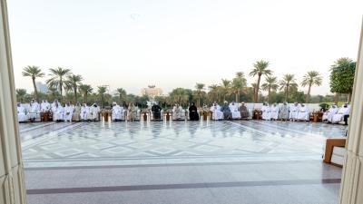 محمد بن راشد يلتقي في قصر زعبيل أعيان البلاد ورجال الأعمال والمستثمرين