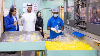 عبدالله بن طوق يتفقد إنتاج شركة أبوظبي للزيوت النباتية