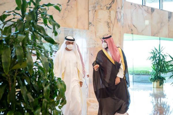 محمد بن زايد يصل الرياض ومحمد بن سلمان في مقدمة مستقبليه محمد بن زايد يصل الرياض ومحمد بن سلمان في مقدمة مستقبليه