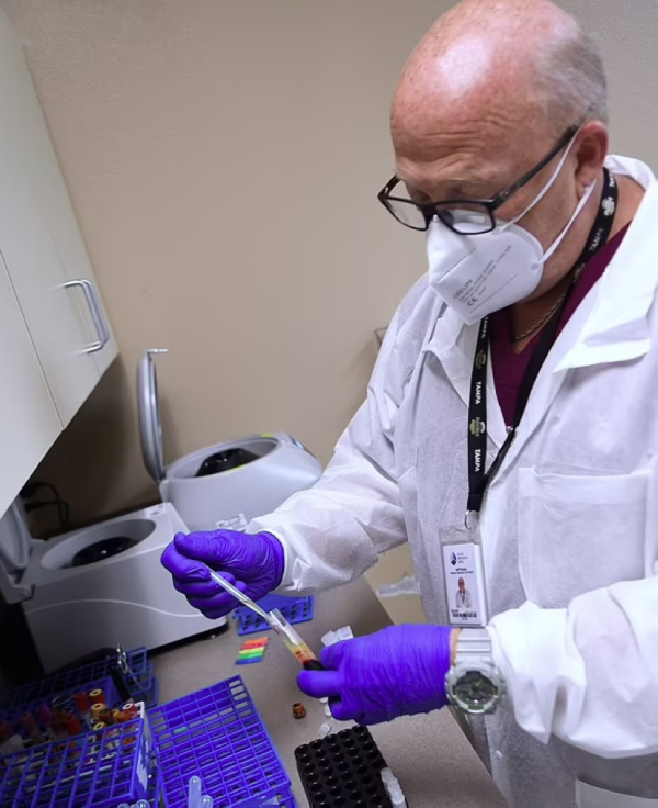 الدكتور إسحاق بوجوش