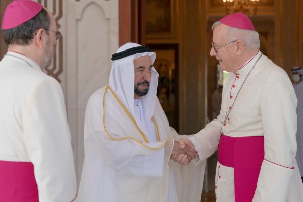 سلطان القاسمي يستقبل وفد من الكنيسة الكاثوليكية