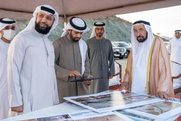 حاكم الشارقة يزور برج جبل الشيخ بخورفكان