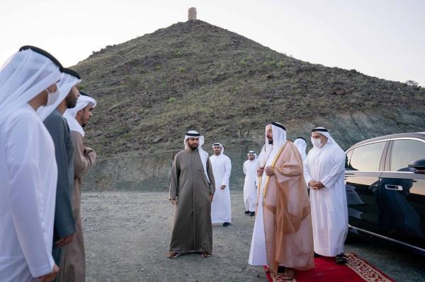 حاكم الشارقة يزور برج جبل الشيخ بخورفكان