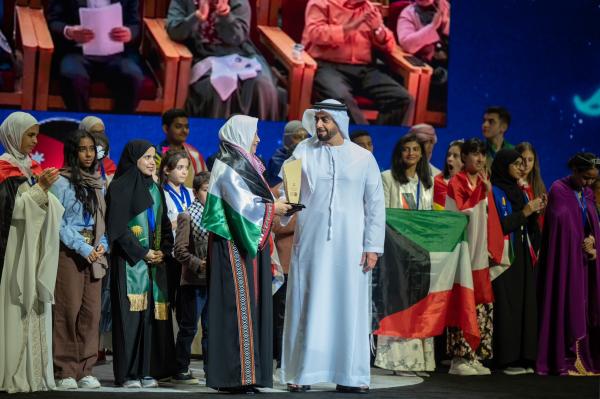 سيف بن زايد خلال تحدي القراءة العربي