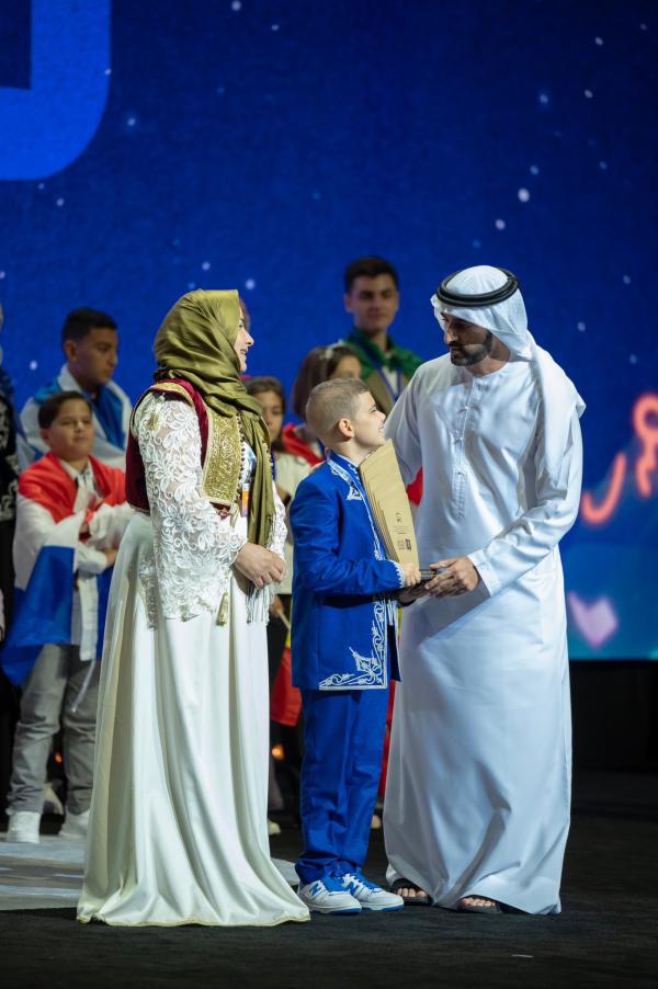 حمدان بن محمد خلال تحدي القراءة العربي