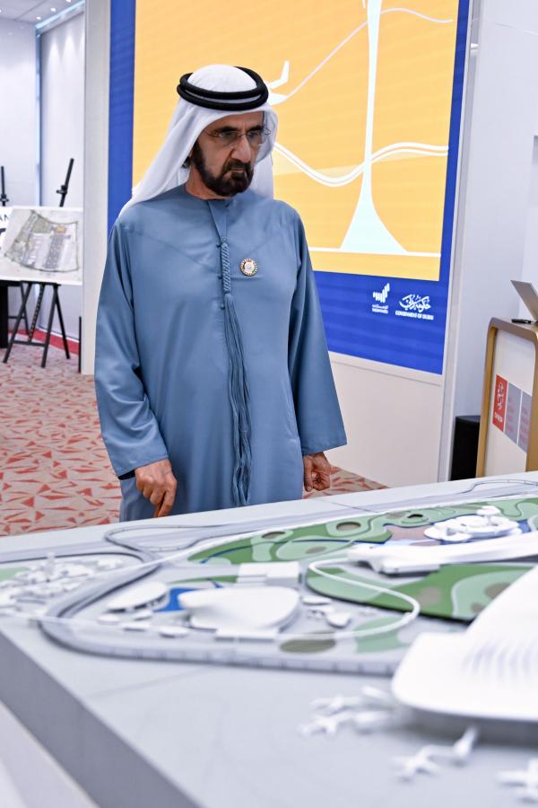 محمد بن راشد يعطي شارة البدء لإطلاق أكبر مطار في العالم يتسع إلى 260 مليون راكب