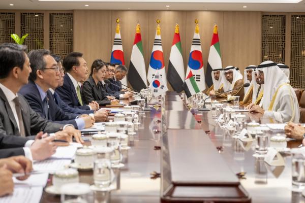 محمد بن زايد والرئيس الكوري يبحثان في سيؤول تعزيز الشراكة الاستراتيجية
