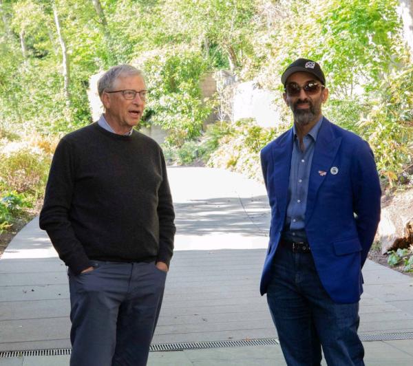 طحنون بن زايد يناقش مع بيل غيتس علاقات التعاون في التكنولوجيا المتقدمة