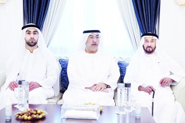 فيصل بن سلطان يتقبل التعازي من عبدالرحمن العويس