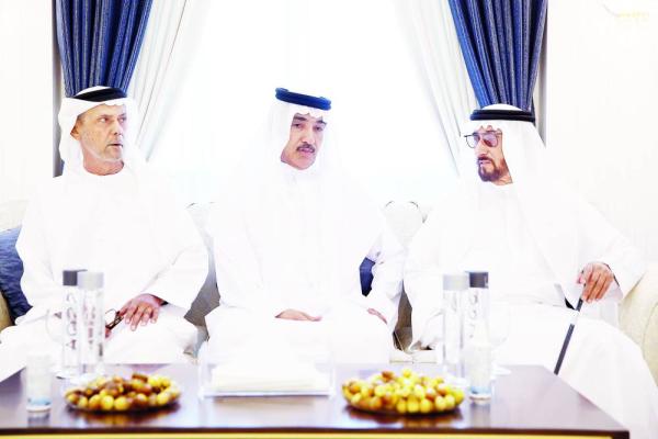 فيصل بن سلطان يتقبل التعازي من أحمد الزعابي