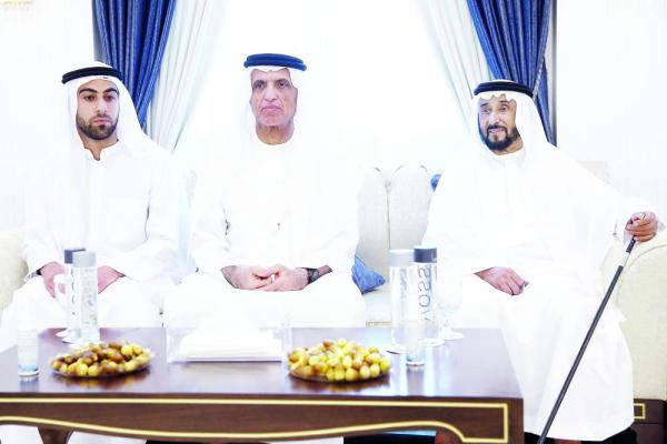 سعود بن صقر يعزّي فيصل بن سلطان