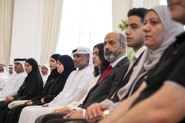 محمد بن زايد مستقبلاً طلبة الثانوية المتفوقين: الإمارات تراهن على العلم لصنع المستقبل الأفضل محمد بن زايد مستقبلاً طلبة الثانوية المتفوقين: الإمارات تراهن على العلم لصنع المستقبل الأفضل