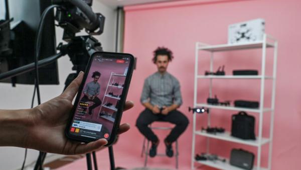 مؤثرون أجانب