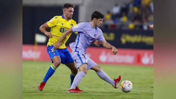 ديمير مراوغاً لاعب قادش سوبرينو
