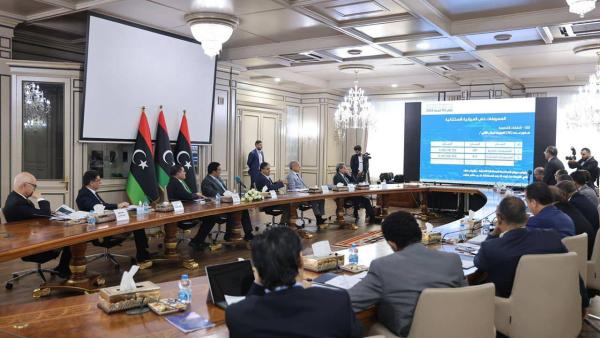 جانب من الاجتماع الخاص بلجنة متابعة ميزانية النفط الاستثنائية(وال)