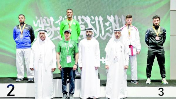 سالم عبدالرحمن القاسمي يتوج الأبطال برفقة الرزوقي