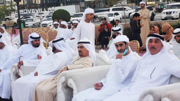 عمر القاسمي والضيوف في الاحتفال