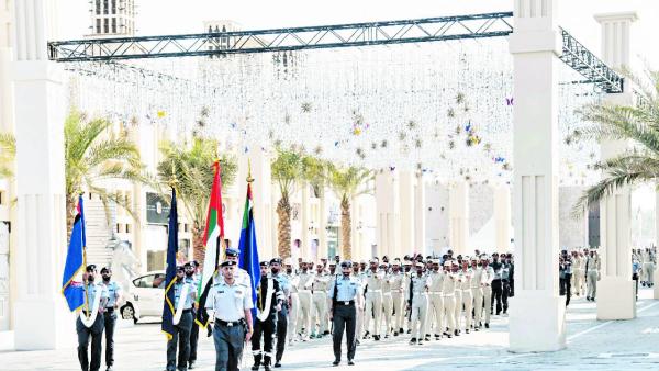 مشاركون في العرض