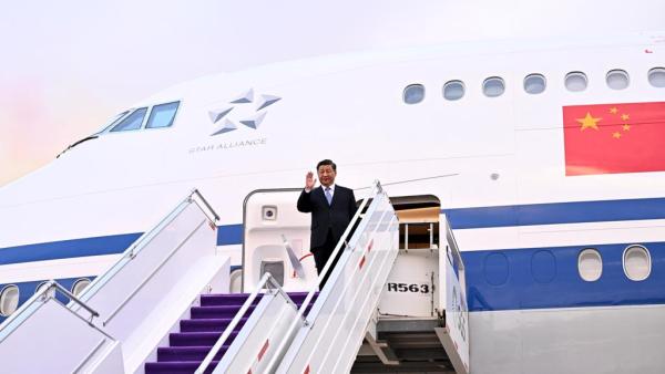 الرئيس الصيني يصل إلى الرياض الرئيس الصيني يصل إلى الرياض