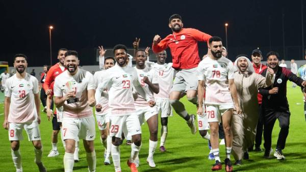 لاعبو البطائح يحتفلون بالتأهل التاريخي