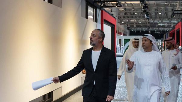 طارق علاي خلال زيارته لمقر «إكسبوجر»