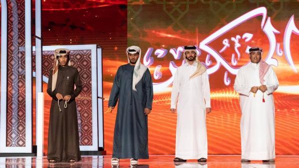 برنامج المنكوس يواصل فعالياته على مسرح شاطئ الراحة.