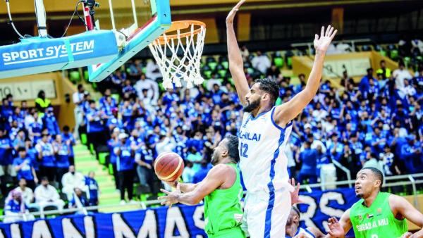 من مباراة شباب الأهلي والهلال السعودي