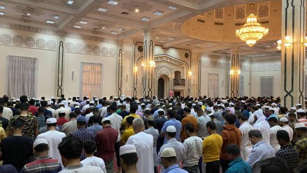 الجموع حرصوا على أداء صلاة التراويح