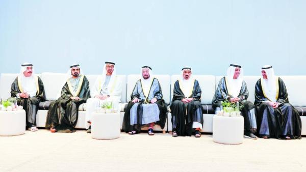 محمد بن زايد ومحمد بن راشد وسلطان والنعيمي والشرقي والمعلا وسعود بن صقر