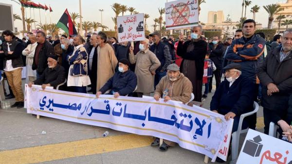 ليبيون يطالبون خلال تظاهرة باجراء الانتخابات في أسرع وقت ممكن