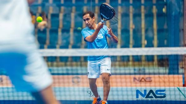 سعيد بن مكتوم خلال خوض منافسات البادل