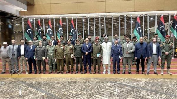 المبعوث الأممي إلى ليبيا مع أعضاء اللجنة العسكرية المشتركة «5+5» في طرابلس