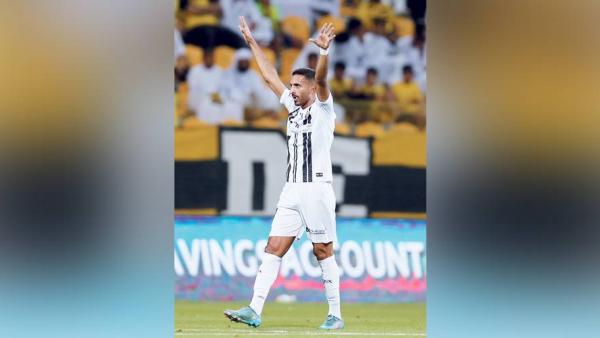 مبخوت يحتفل بالهدف 200 التاريخي (تصوير: يوسف الأمير)