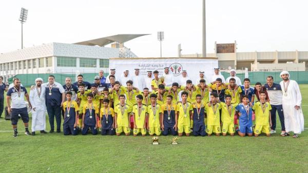 عيسى هلال والمسؤولون يتوجون الفائزين