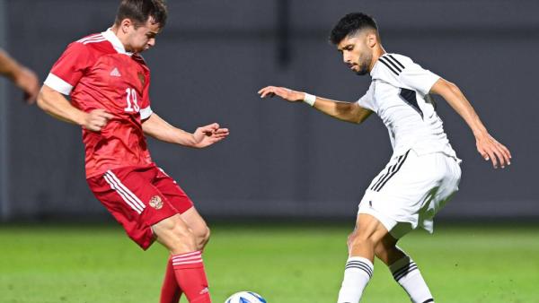 من مباراة الإمارات وروسيا