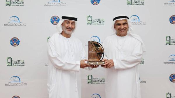 خلال تبادل الدروع التذكارية