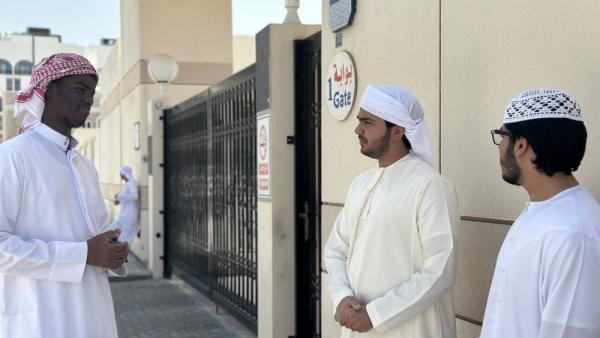 طلاب من أحد المدارس الحكومية بعد الامتحان