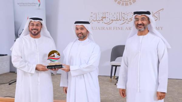 الشرقي يكرّم الشاعر كريم معتوق